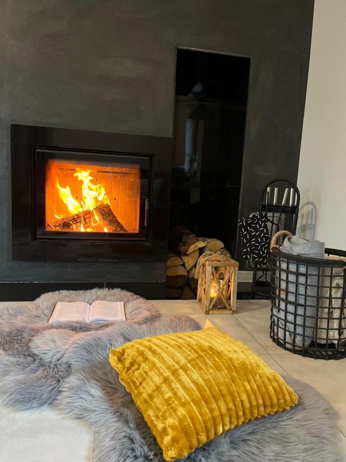 Domek Z Kominkiem Nad Jeziorem Z Jacuzzi Ogrodowym Sumowo  Eksteriør bilde